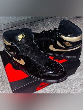 ✨Jordan 1 Retro High ‘Black Metallic Gold’, Men’s Size 13 / Women’s 14.5✨